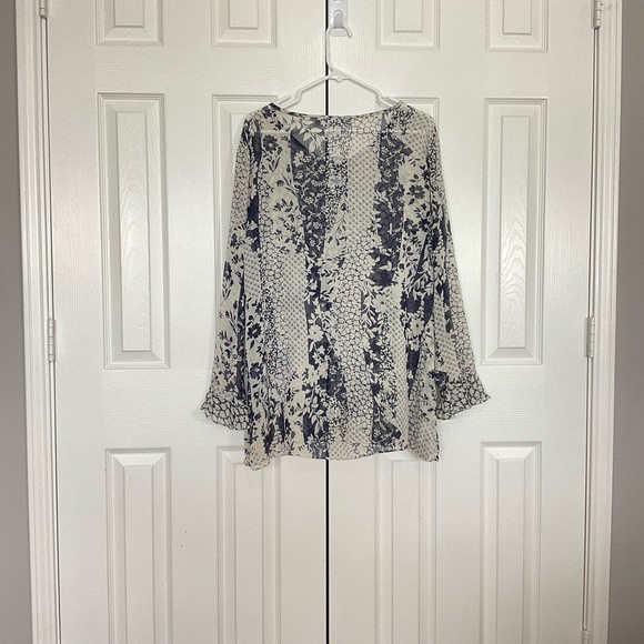 Susan Graver Blouse, Beach Cover Up, Size 1X, Navy & Cream floral, Long Sleeves - Picture 11 of 11